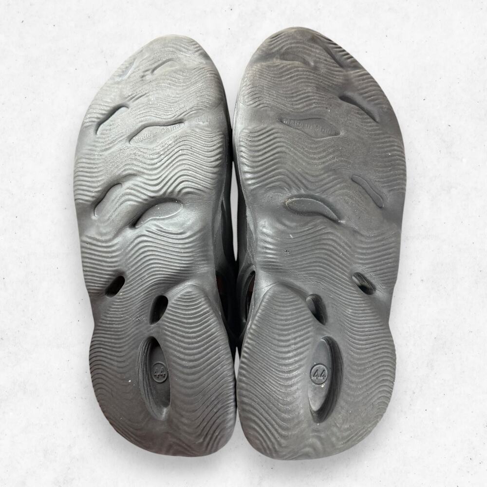 Cutout Foam Slip On Clogs Unisex Sneakers Onyx Black EUR 44 Men's 10 Lightweight - Picture 9 of 9